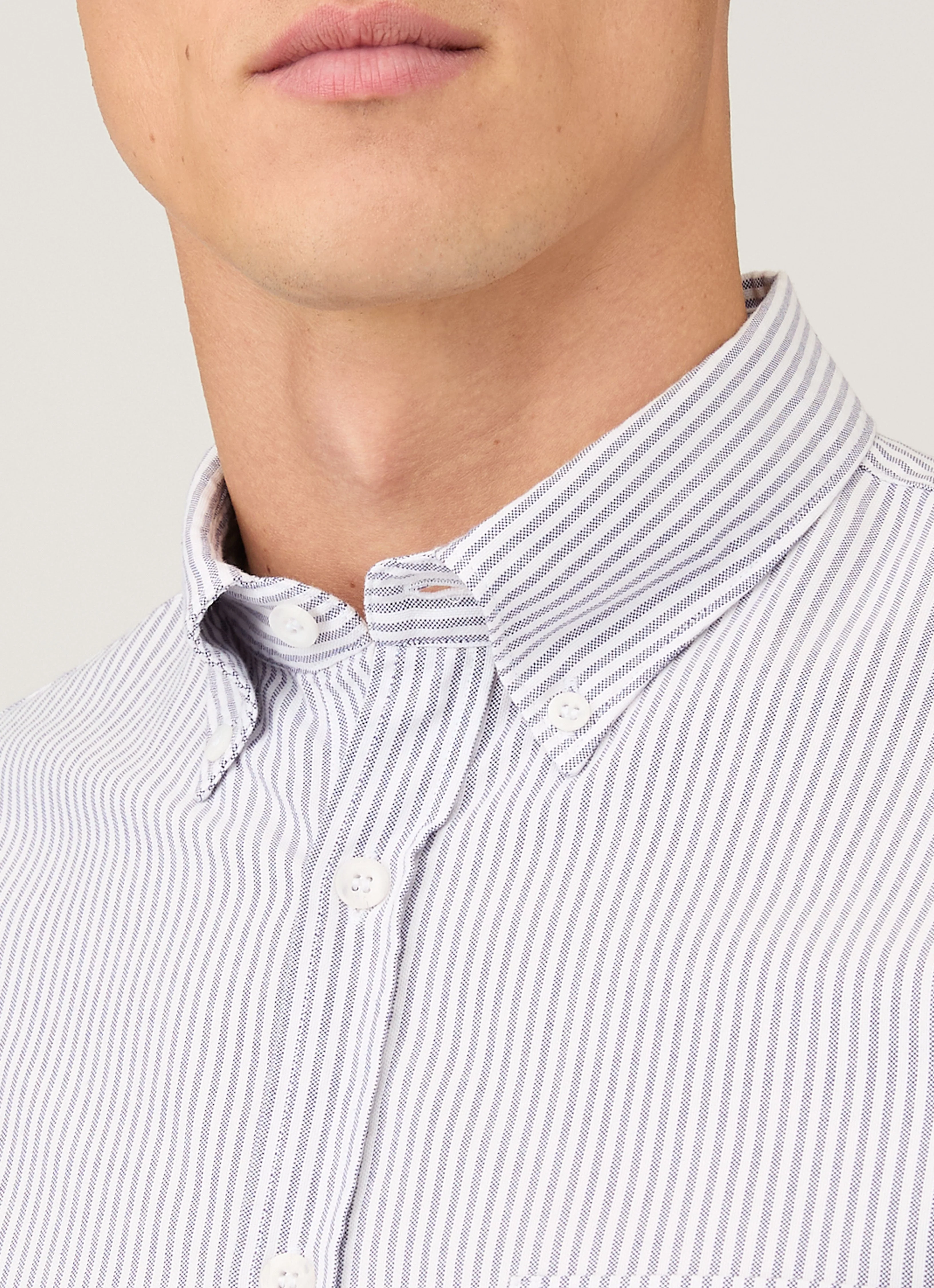 Men's Button Down Oxford Shirt in White/Navy - Image 6