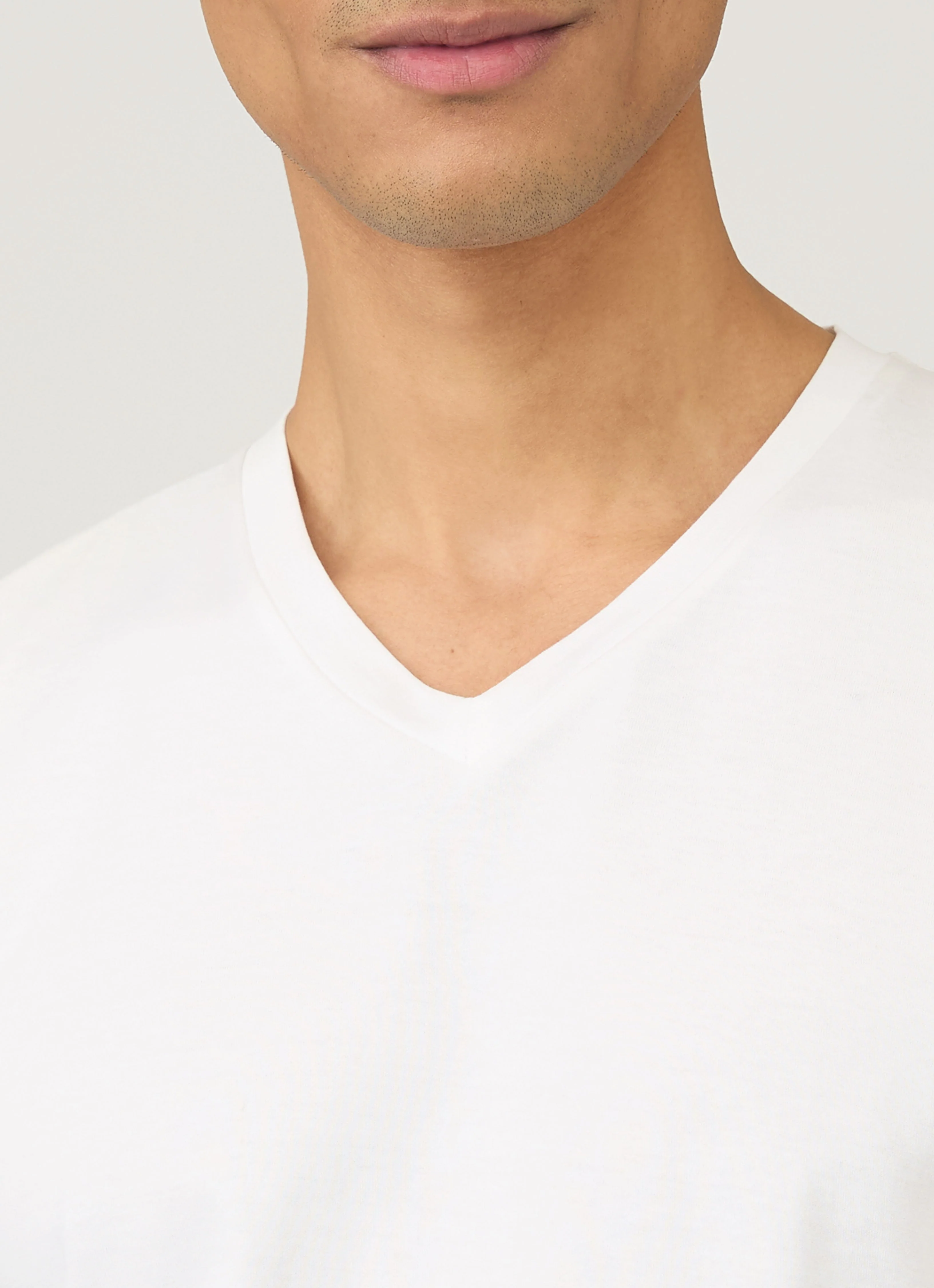 Men's Riviera V-neck T-shirt in White - Image 6