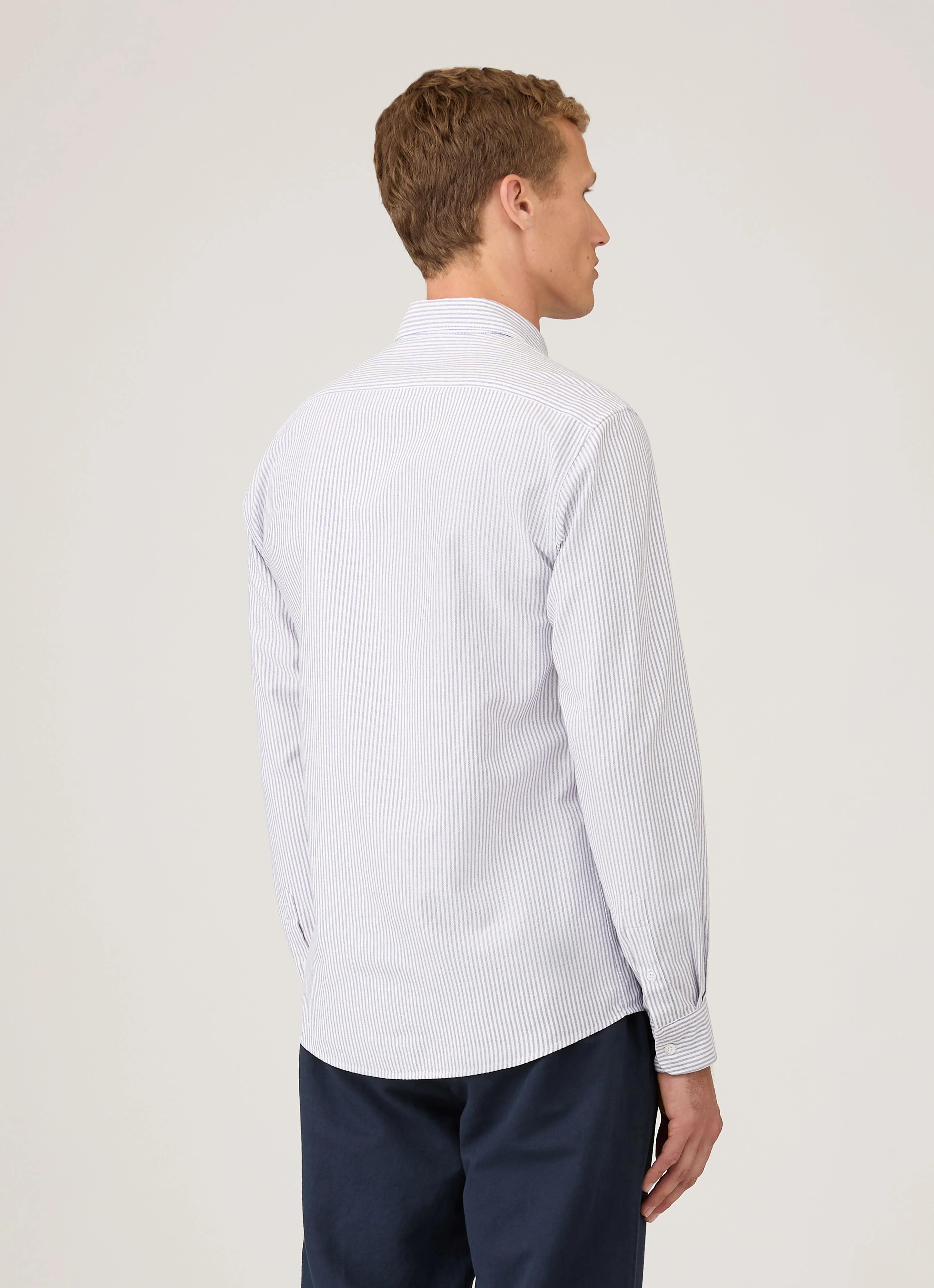 Men's Oxford Shirt in White/Navy - Image 5